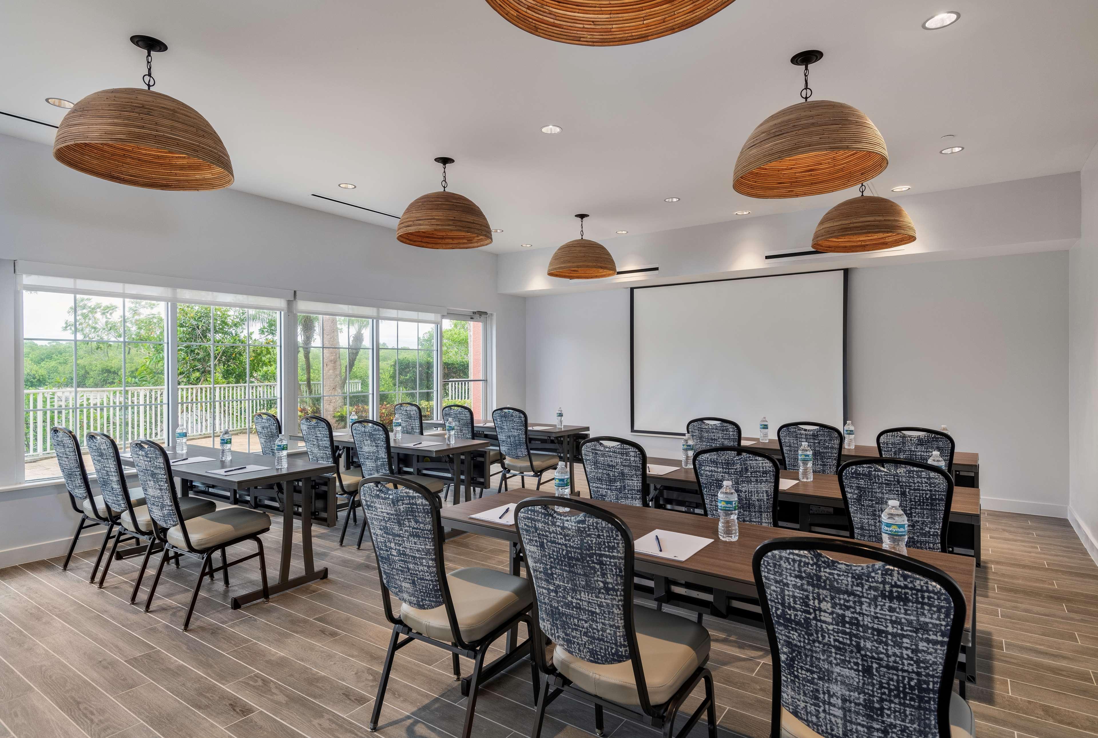 Doubletree Suites By Hilton Naples Naples Park Bagian luar foto