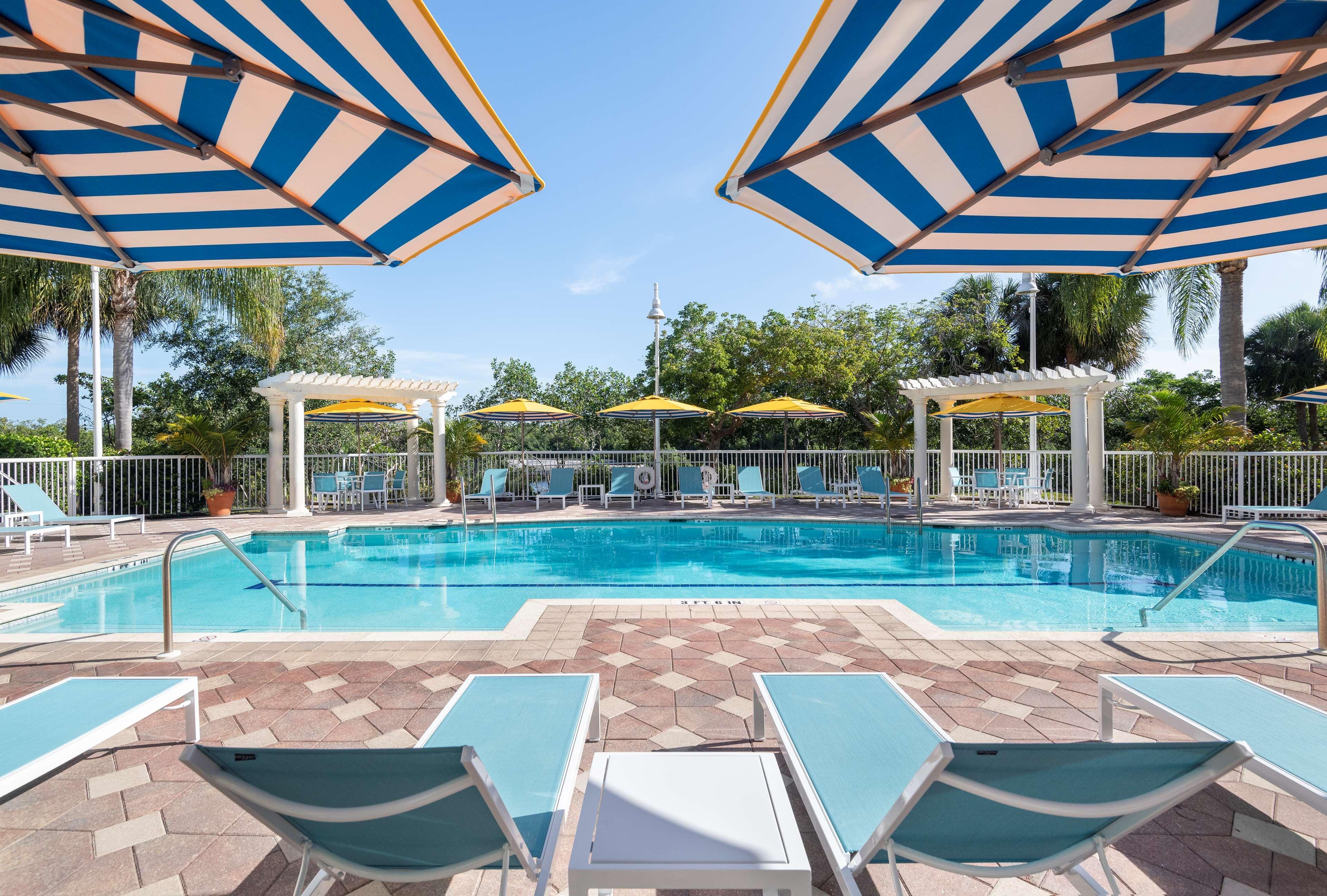 Doubletree Suites By Hilton Naples Naples Park Bagian luar foto