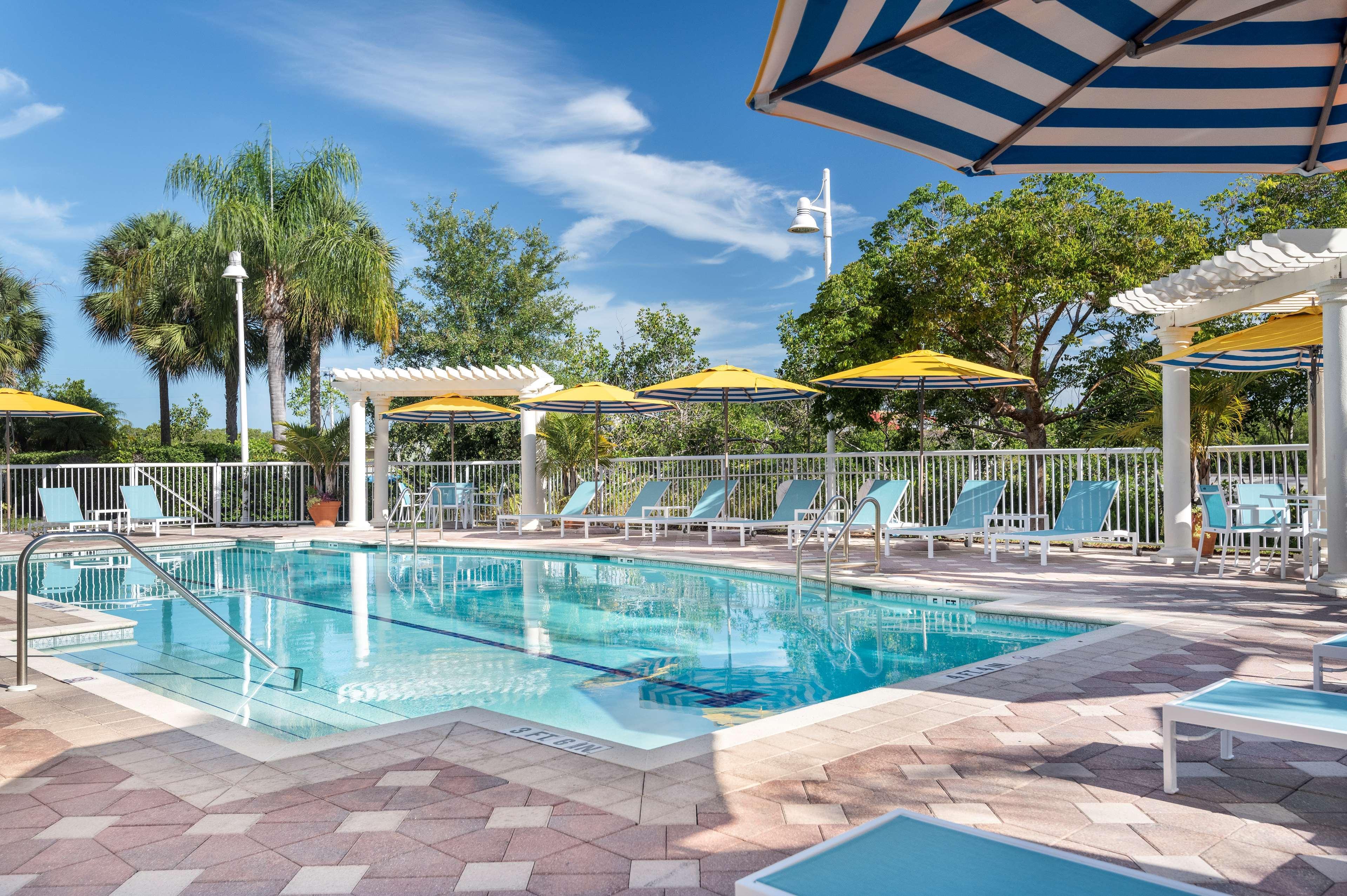 Doubletree Suites By Hilton Naples Naples Park Bagian luar foto